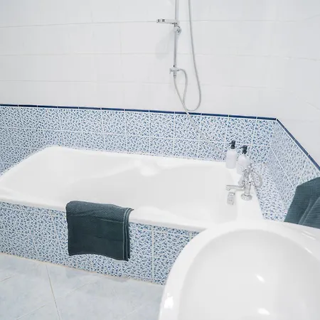 Luxueux-climatisation-3 Chambres-2sdb-garage -aj شقة قرقشونه